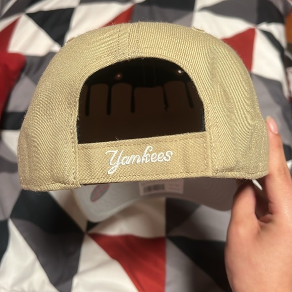 NY Yankees adjustable hat - Picture 2 of 2